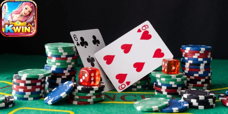 Người chơi thao tác nạp tiền kwin trên điện thoại